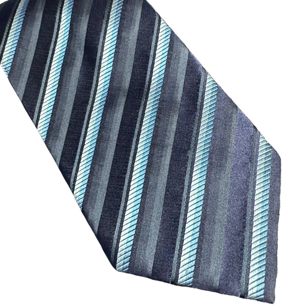 MEN'S SIGNATURE CARRINGTON 100% SILK BLUE STRIPED TIE (NWT) - Picture 3 of 7